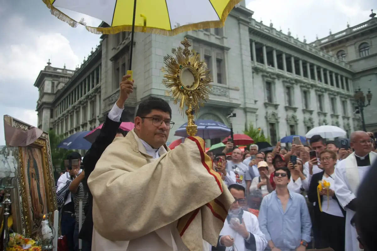 Fieles católicos conmemoran el Corpus Christi en Ciudad de Guatemala el 4 de junio de 2026., Omar Solís/Emisoras Unidas