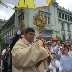 Corpus Christi llena de color y espiritualidad las calles de Guatemalat