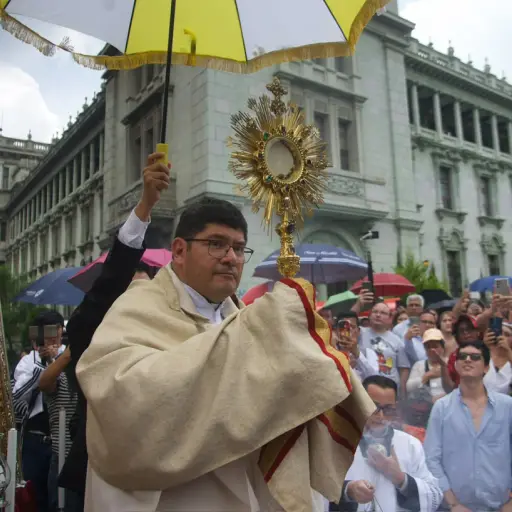 Fieles católicos conmemoran el Corpus Christi en Ciudad de Guatemala el 4 de junio de 2026. ,Omar Solís/Emisoras Unidas
