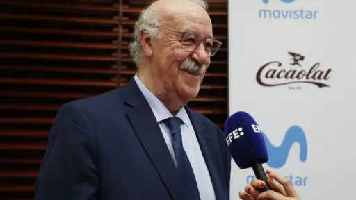 Enrique Riquelme promete llevar a otro personaje histórico si gana elecciones