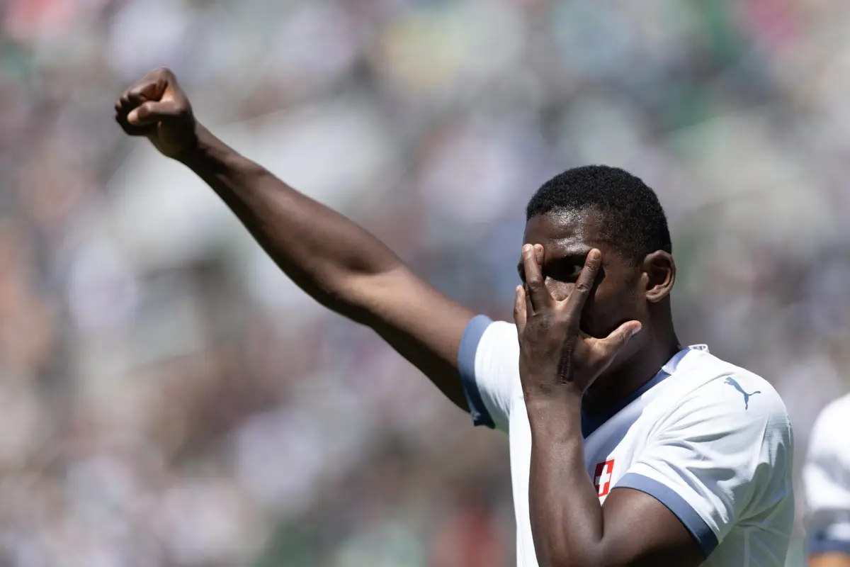 El delantero Breel Embolo logró obtener el visado que le permitirá ingresar a Estados Unidos , EFE