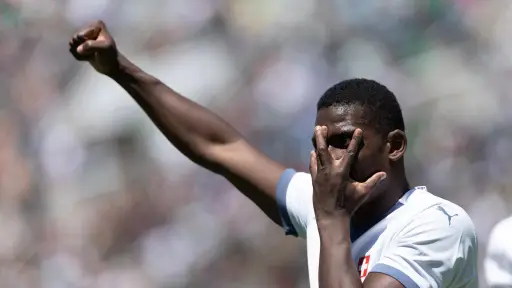 Embolo supera el obstáculo migratorio y se une a Suiza a una semana del Mundial 2026