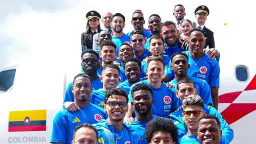Rechazan asedio a futbolistas tras polémica por evento con Petro