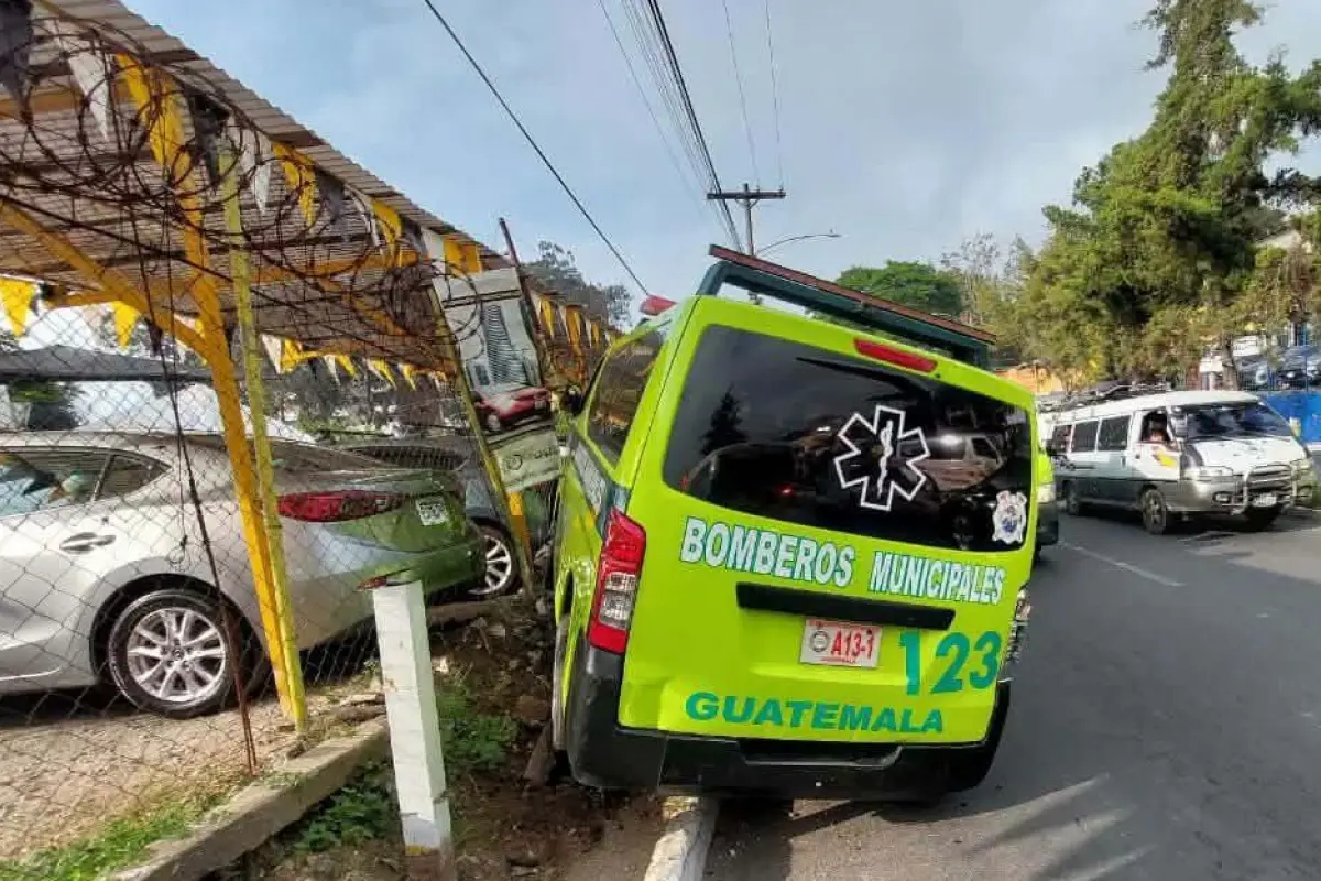 Ambulancia accidentada. , Redes sociales.