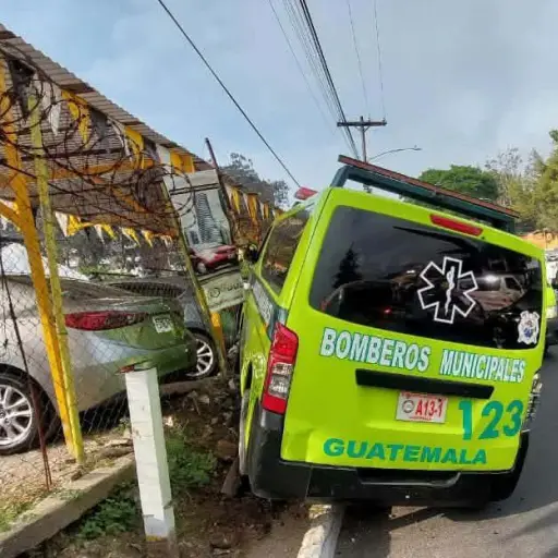 Ambulancia accidentada.  ,Redes sociales.