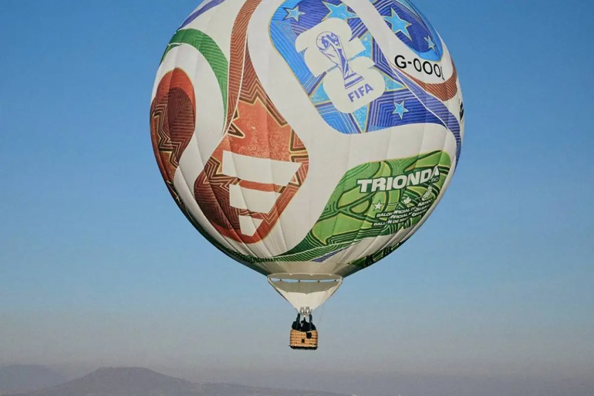 Trionda sobrevoló Ciudad de México, FIFA