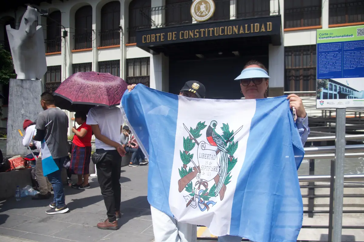 Estudiantes y sociedad civil protestan frente a la Corte de Constitucionalidad el miércoles, 3 de junio de 2026., Omar Solís/Emisoras Unidas
