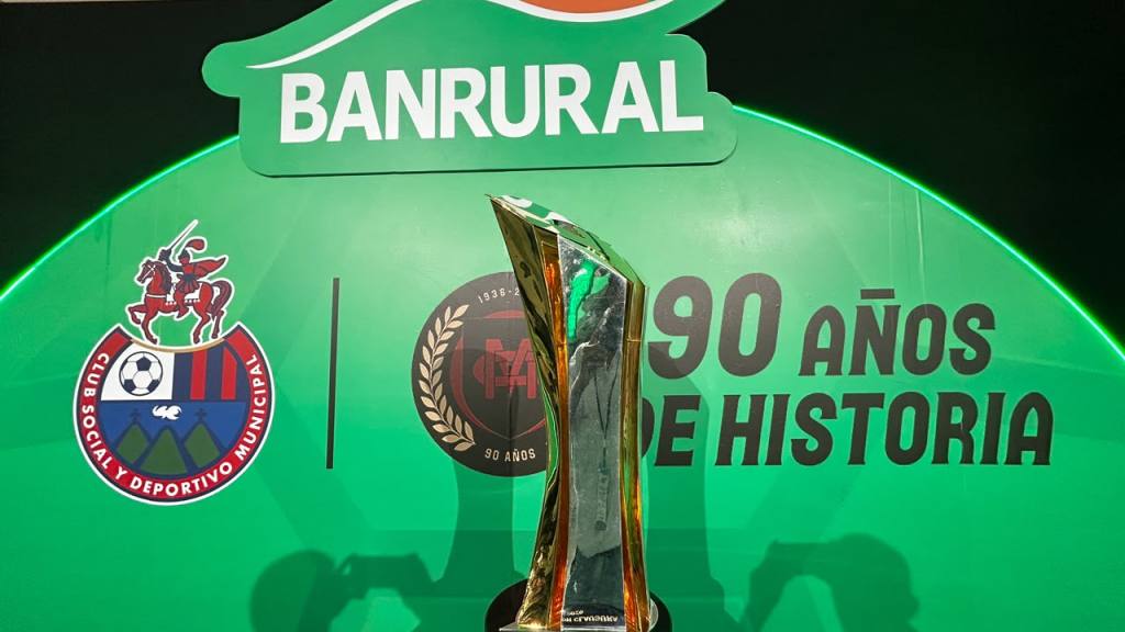 Banrural reconoce a Municipal por su 90 aniversario  | Omar Solís