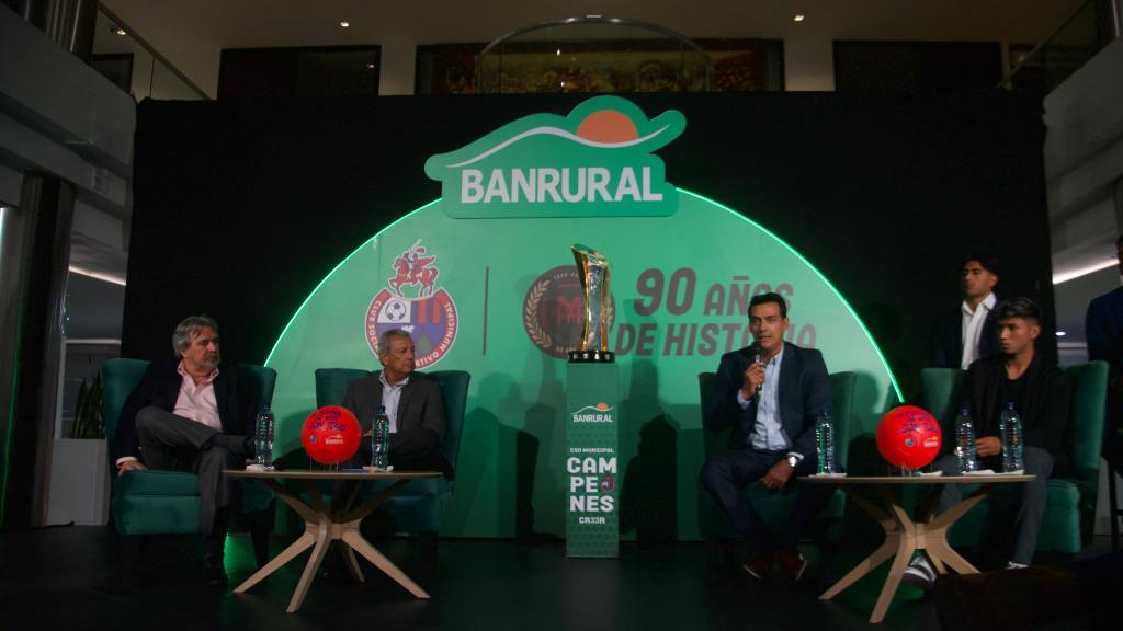 Banrural reconoce a Municipal por su 90 aniversario  | Omar Solís