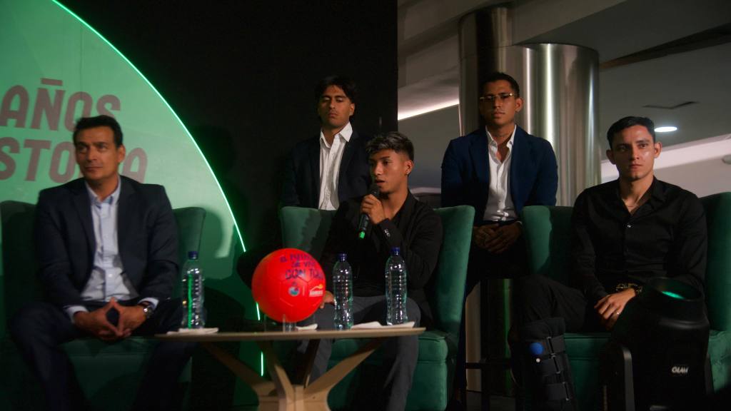 Banrural reconoce a Municipal por su 90 aniversario  | Omar Solís