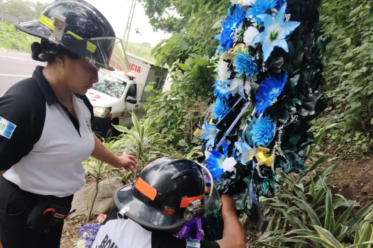 Bomberos Voluntarios en San Juan Alotenango,  Sacatepéquez realizaron un homenaje póstumo., Foto Bomberos Voluntarios
