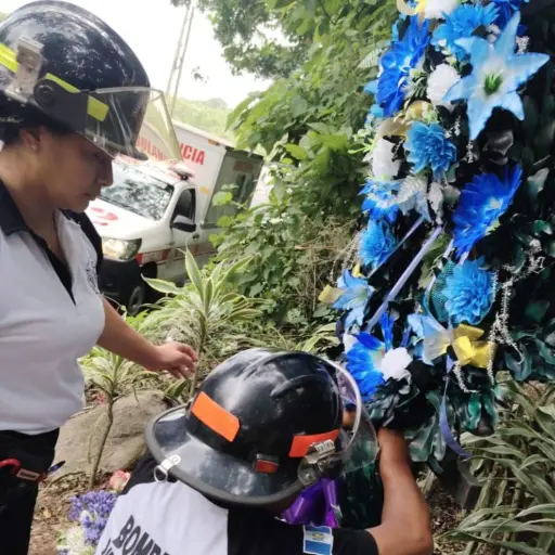 Bomberos Voluntarios en San Juan Alotenango,  Sacatepéquez realizaron un homenaje póstumo. ,Foto Bomberos Voluntarios