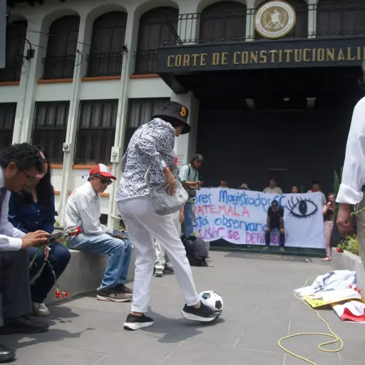 Manifestantes frente a la Corte de Constitucionalidad exigen dejar sin efecto la reelección de Walter Mazariegos como rector de la Usac. ,Omar Solís/Emisoras Unidas