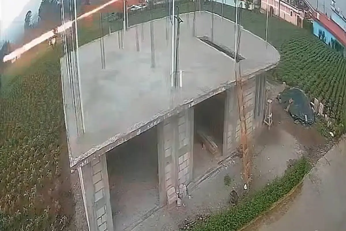Una cámara de seguridad captó el momento del impacto., Captura de pantalla