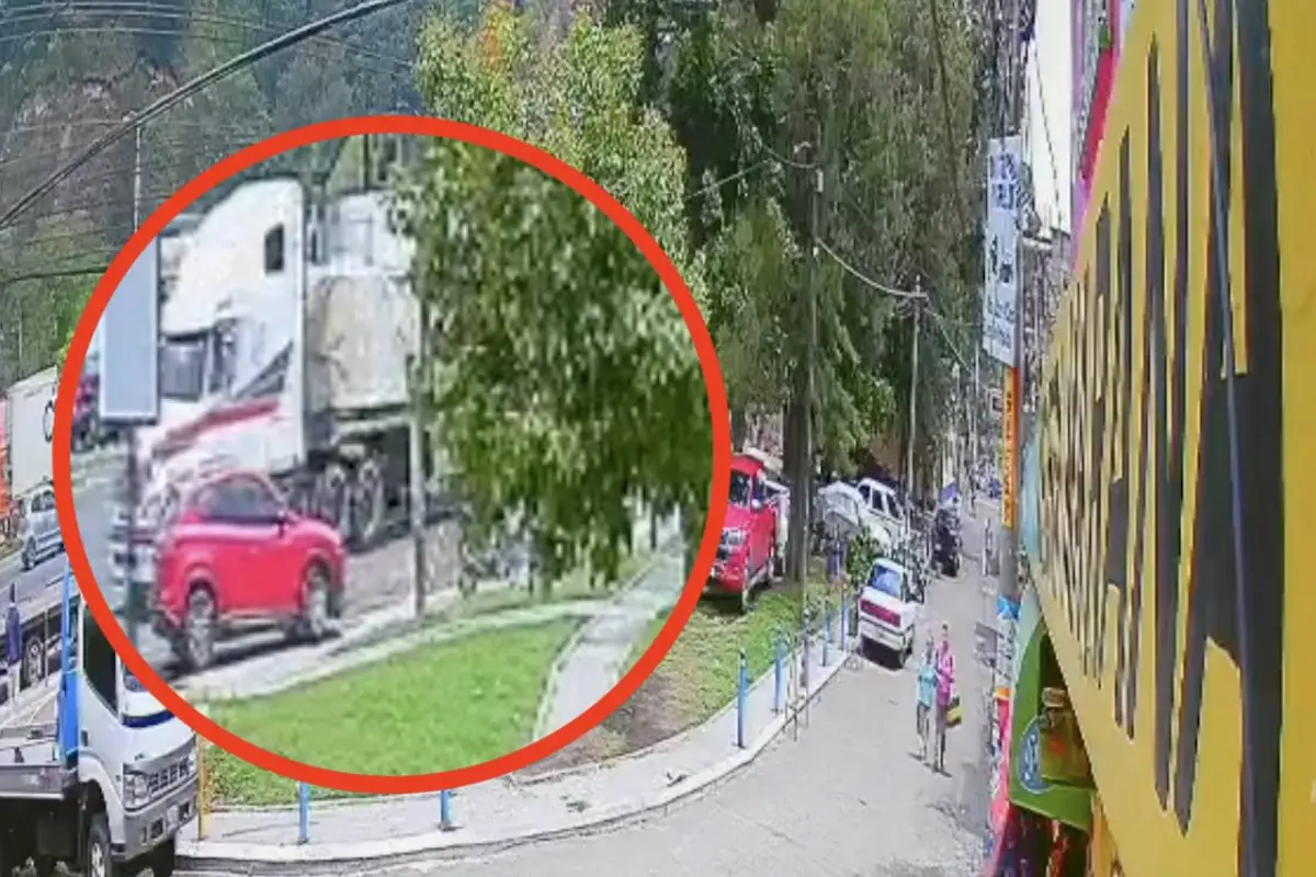 Se viralizan videos de tráiler sin frenos que provoca fuerte accidente en ruta al Pacífico., Captura de pantalla video de X.
