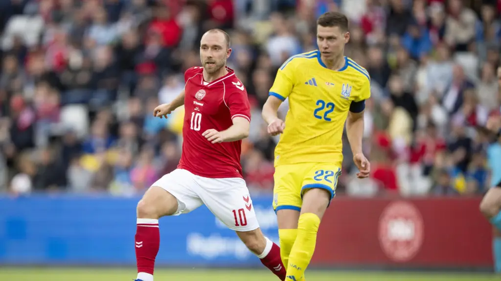 Christian Eriksen se desplomó durante el amistoso entre Dinamarca y Ucrania - EFE