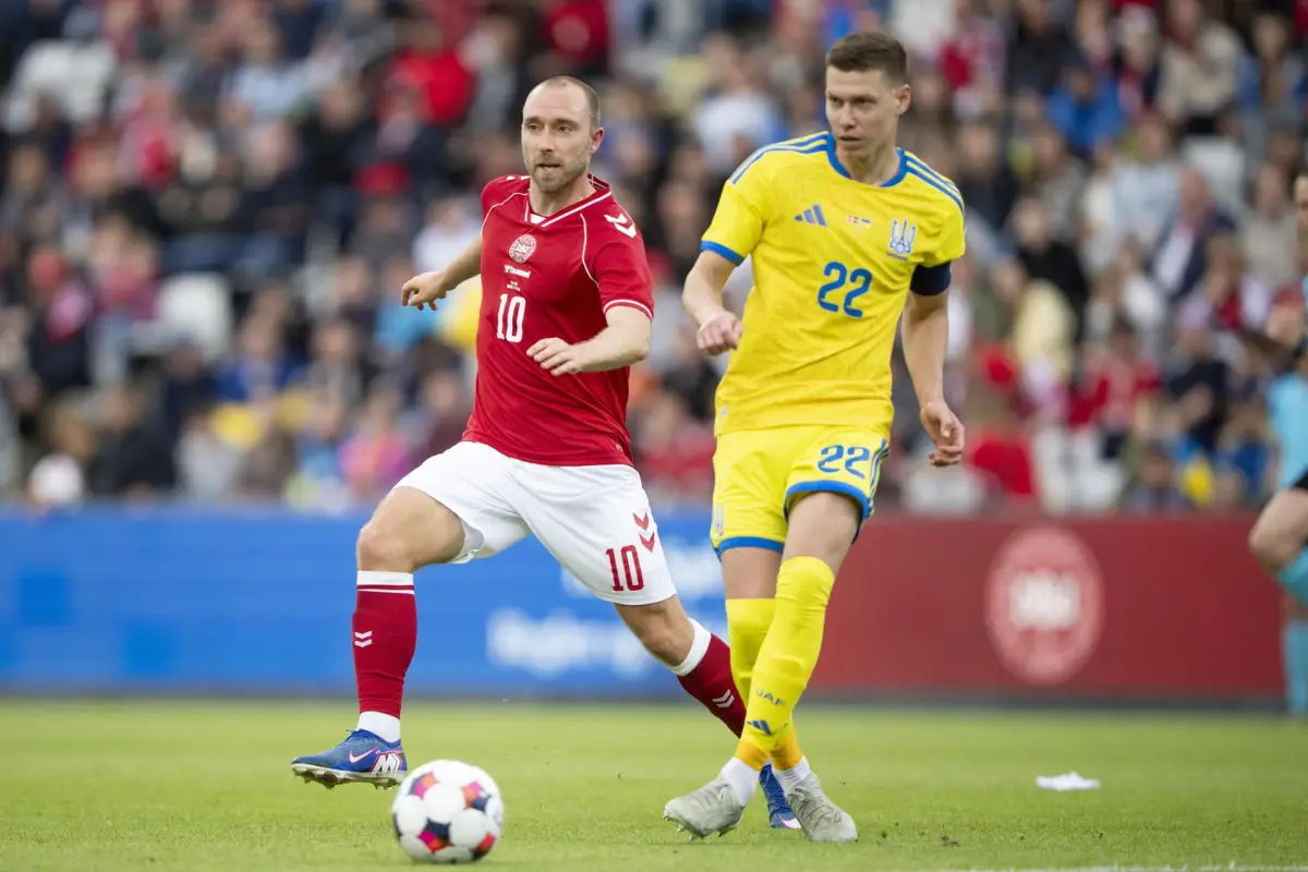 Christian Eriksen se desplomó durante el amistoso entre Dinamarca y Ucrania - EFE