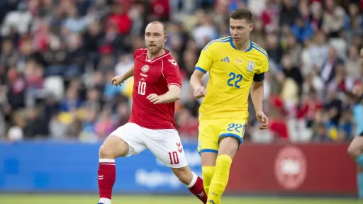 Eriksen evoluciona favorablemente tras colapsar en el Dinamarca-Ucrania