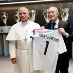 El papa León XIV recibe honores del Real Madrid en el Santiago Bernabéut