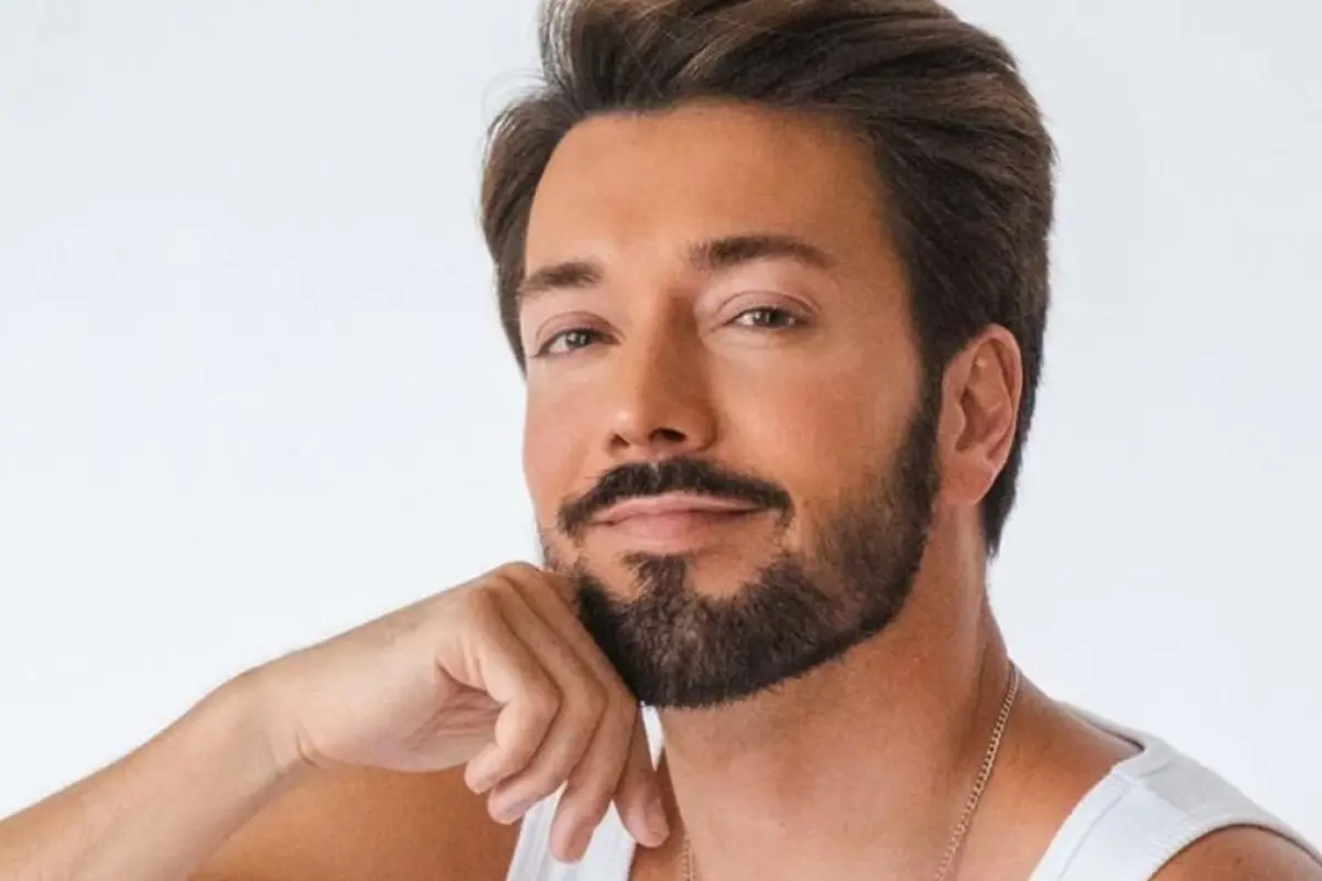 Roger González, Roger González
