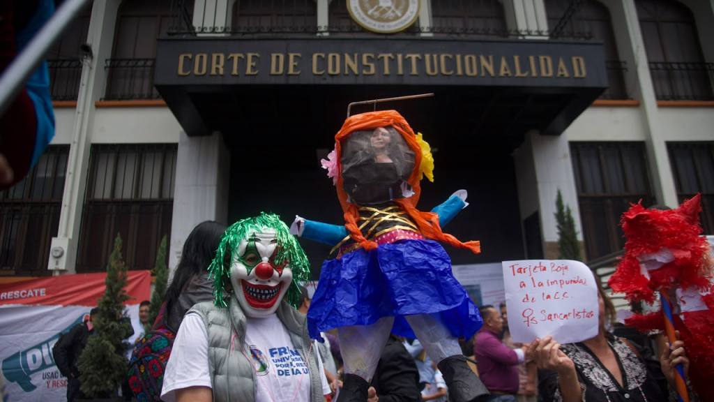 Manifestación frente a la CC por reelección de Mazariegos como rector de la Usac | Omar Solís/EU
