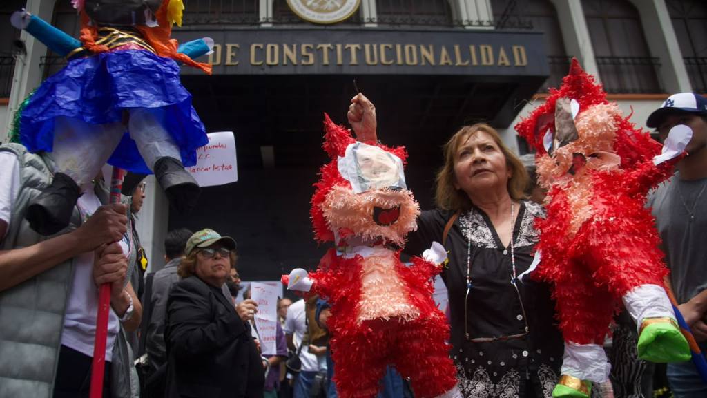 Manifestación frente a la CC por reelección de Mazariegos como rector de la Usac | Omar Solís/EU
