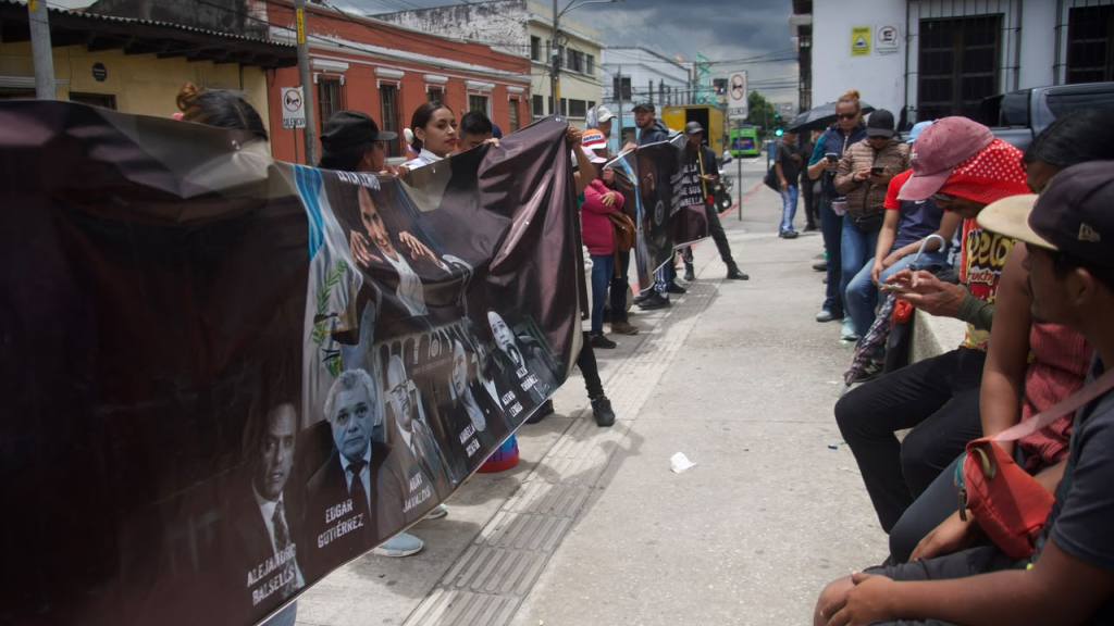 Manifestación frente a la CC por reelección de Mazariegos como rector de la Usac | Omar Solís/EU