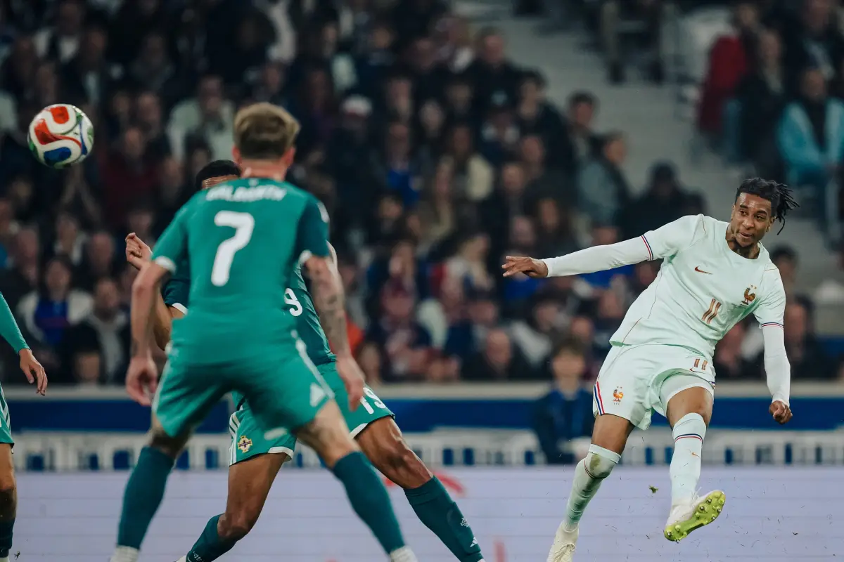 Michael Olise anotó hat-trick en la victoria de Francia ante Irlanda del Norte - Equipe de France