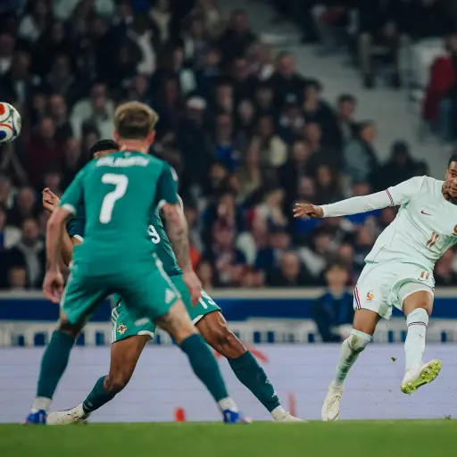 Michael Olise anotó hat-trick en la victoria de Francia ante Irlanda del Norte - Equipe de France
