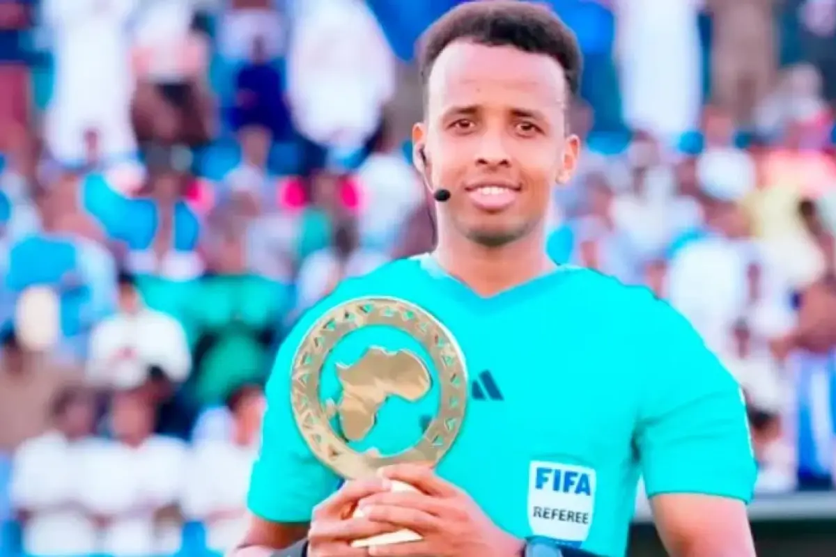 Omar Abdulkadir Artan, elegido mejor árbitro de África en 2025.