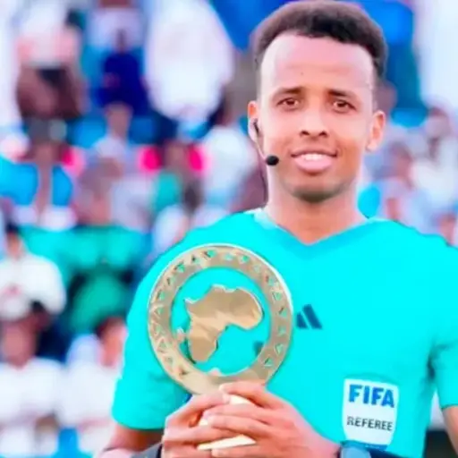 Omar Abdulkadir Artan, elegido mejor árbitro de África en 2025.