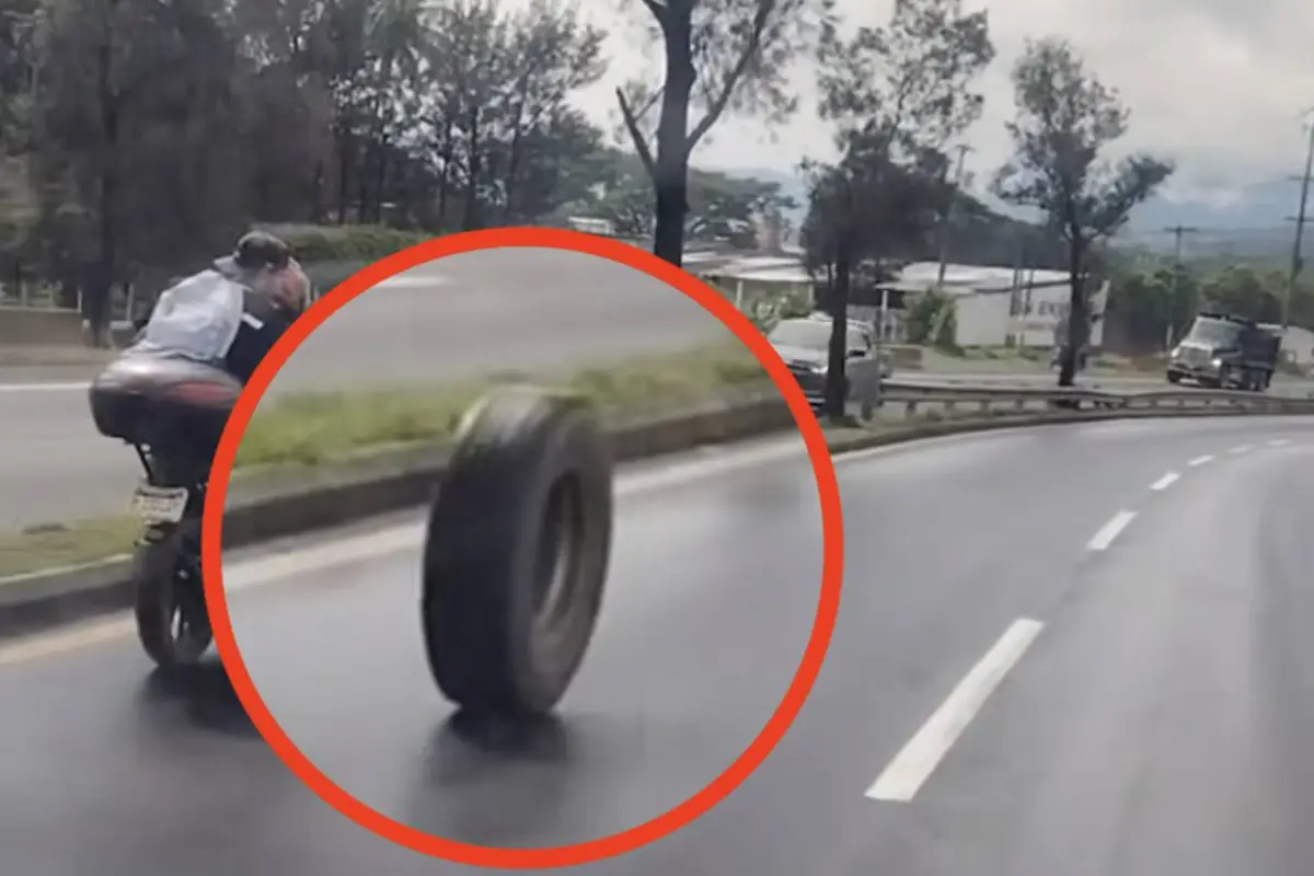 Llanta suelta genera alarma al rodar por la ruta al Pacífico., Captura de pantalla video de Facebook.