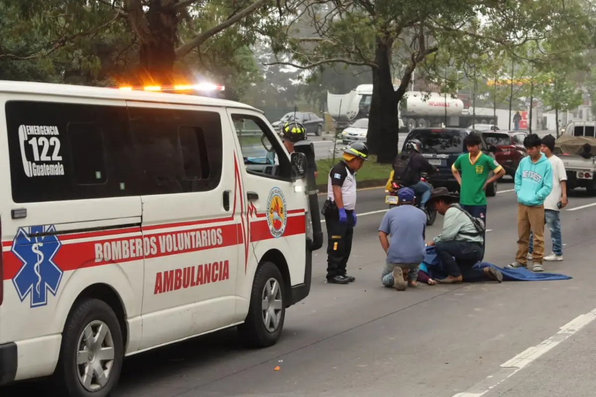 Una persona falleció tras ser atropellada en Km. 22 de ruta Interamericana., Bomberos Voluntarios