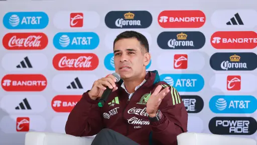 Johan Vásquez destaca la ayuda de Rafa Márquez en selección para mejor el trato de balón