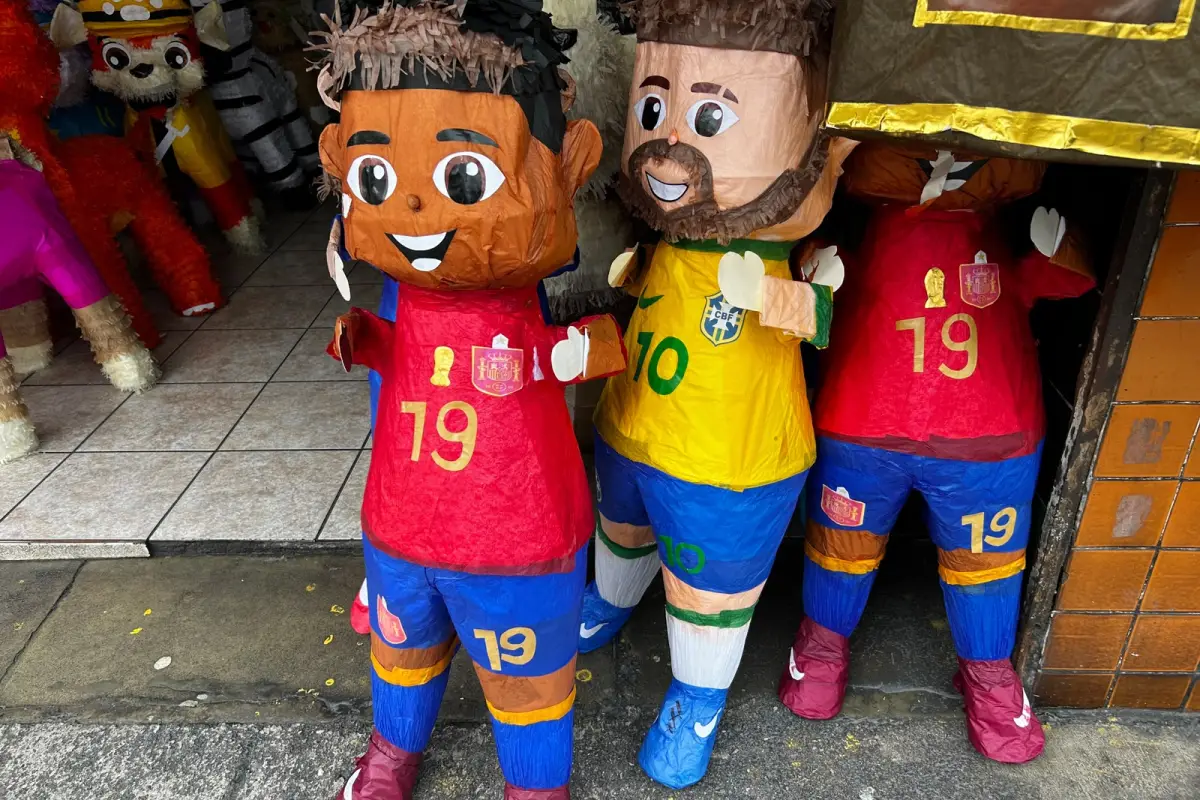Ingenio y creatividad en piñatas por el Mundial 2026, Omar Solís 
