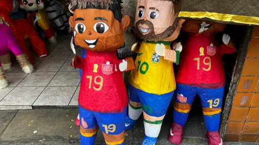 GALERÍA. Piñatas mundialistas: la creatividad guatemalteca también juega su partido