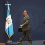 Arévalo cae en ranking regional de aprobación presidencialt