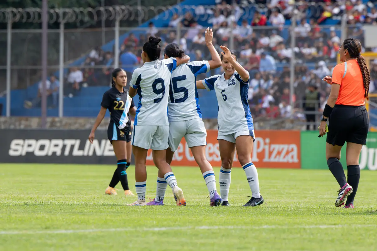 Partido amistoso entre las selecciones femeninas de Guatemala y El Salvador - La Selecta SLV