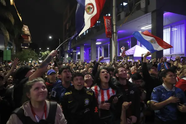 El presidente paraguayo Santiago Peña celebra el magnífico triunfo ante Alemania