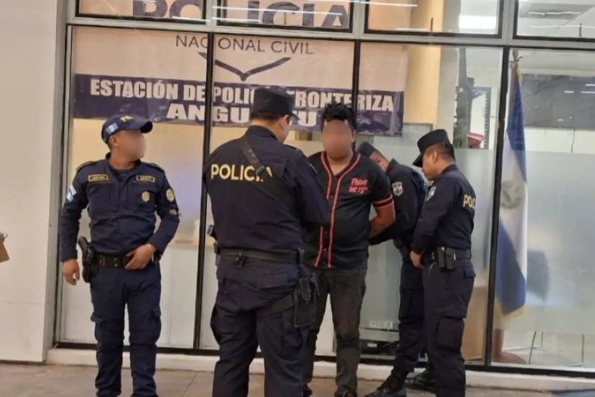 Melvin Rodríguez, alias "Chapato", fue expulsado de Guatemala y entregado a las autoridades de El Salvador., PNC