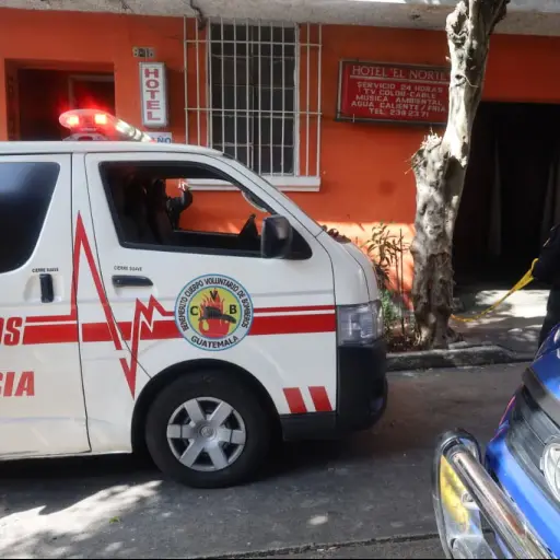 Área donde fue localizado un feto en la zona 1. ,Bomberos Voluntarios