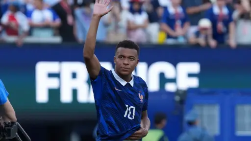 Mbappé hace historia: deja atrás a Klose y va por Messi