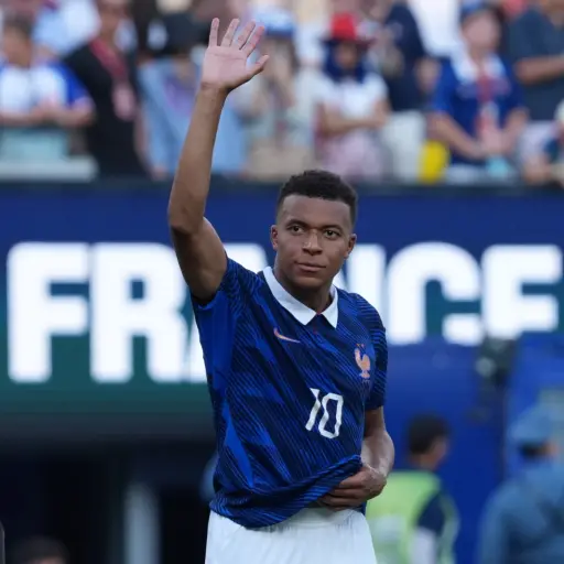 Mbappé supera a Klose y amenaza el récord de Messi. ,EFE.