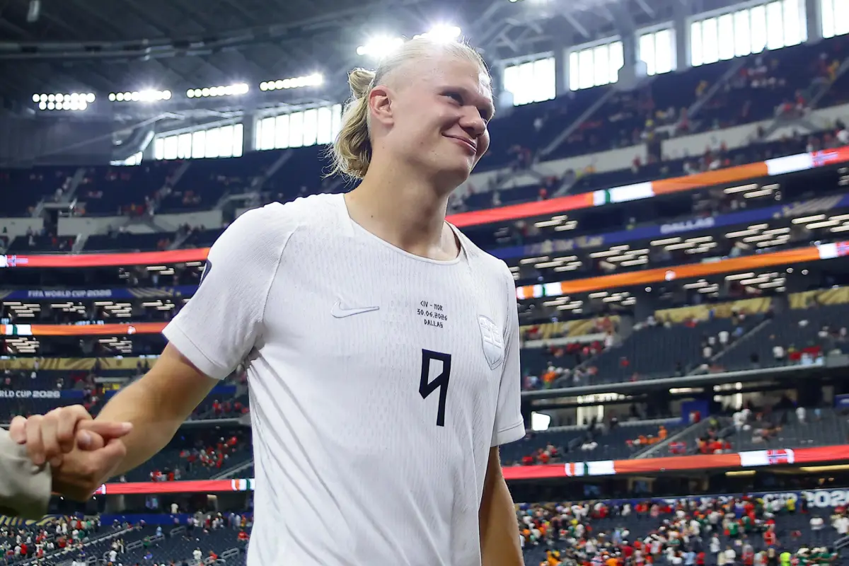 Erling Haaland, de Noruega celebra al finalizar un partido de eliminatoria del Mundial de la FIFA 2026 contra Costa de Marfil en el estadio AT, UU
