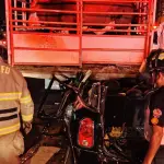 Vehículo impacta contra camión en zona 6; hay una persona fallecidat