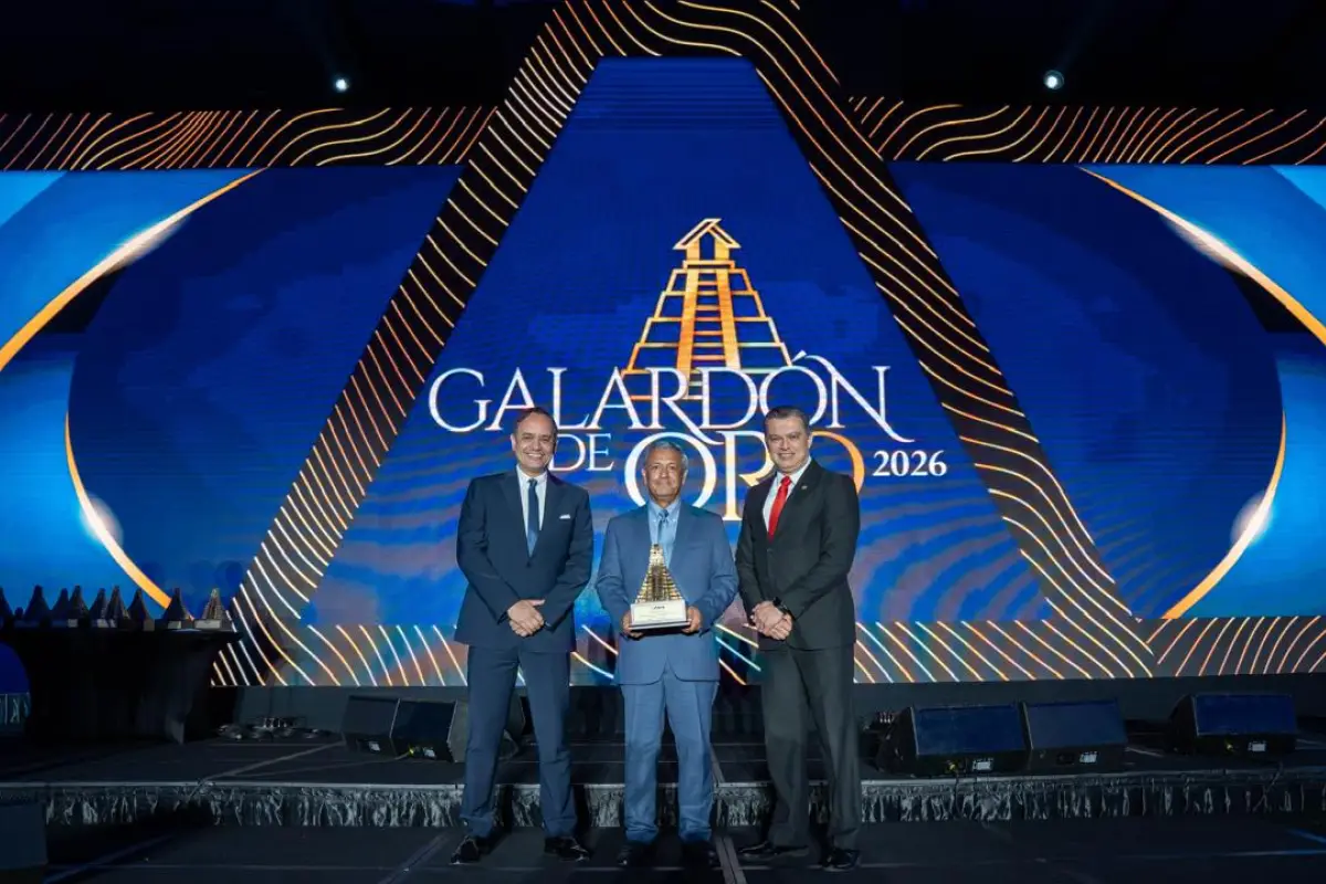 Galardón de oro para Banrural , Cortesía