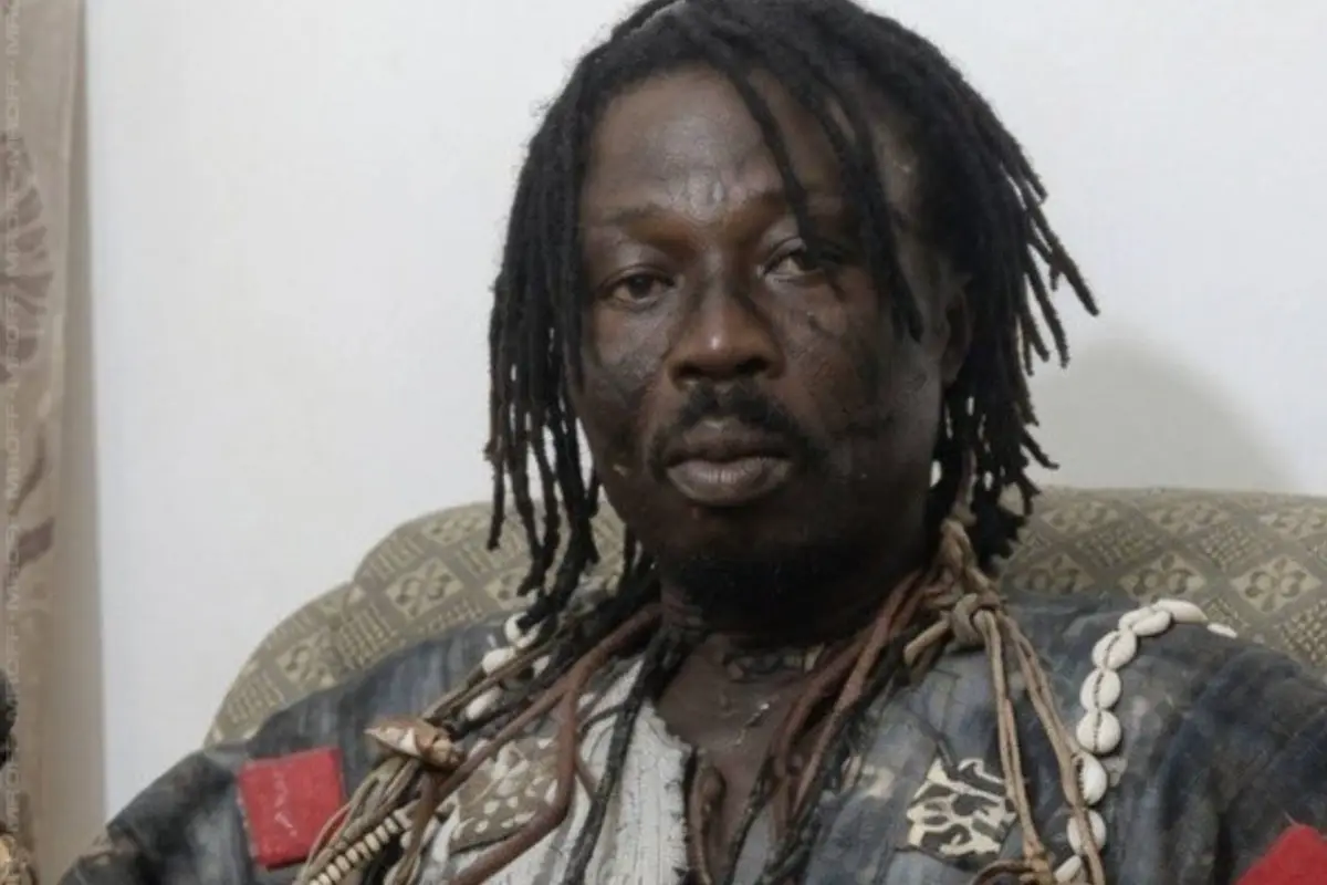 Nana Kwaku Bonsam., Redes sociales. 