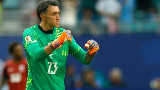 ¿Por qué Muslera fue sustituido en el primer tiempo del Uruguay vs. España?