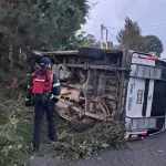 Microbús se accidenta en ruta de Quiché a San Pedro Jocopilast