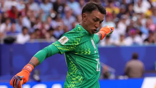 Uruguay: Fernando Muslera, del récord al error y las disculpas